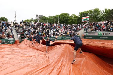 Regenval zorgt voor vertraging bij Tallon Griekspoor en Arantxa Rus op Roland Garros