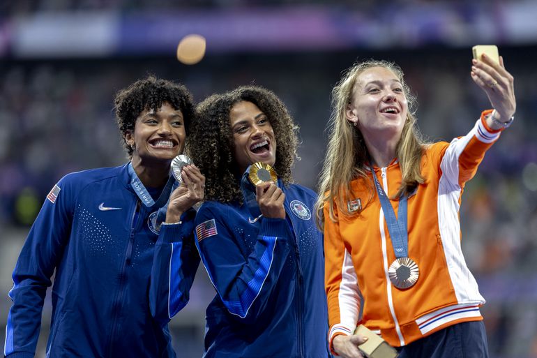 Grote concurrente van Femke Bol gooit het over een andere boeg: 'Haar eerste als professional!'