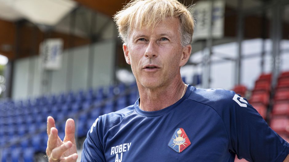 Kneuterig Telstar laat bondscoach versteld staan met mogelijke promotie: 'Toen moesten we vechten om een veld'