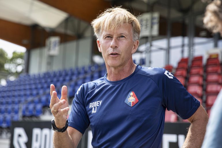 Kneuterig Telstar laat bondscoach versteld staan met mogelijke promotie: 'Toen moesten we vechten om een veld'