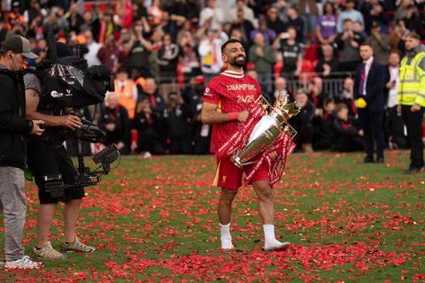 Liverpool-ster Mohamed Salah gaat nog héél lang door en hint vast op transfer: 'Een goede band met ze'