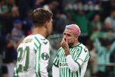 Aitor Ruibal barst in huilen uit na de verloren Conference League-finale met Real Betis. ©Getty Images