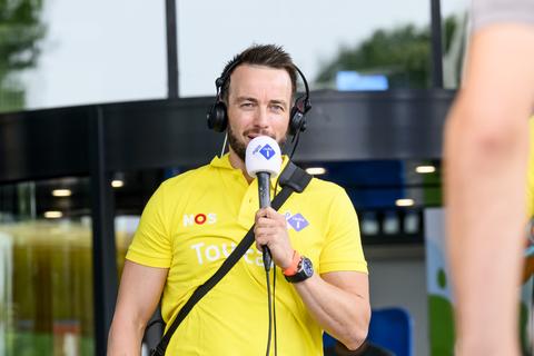 NOS Sport-icoon verklapt verrassende gasten tijdens programma rondom WK voetbal: 'Stay tuned'