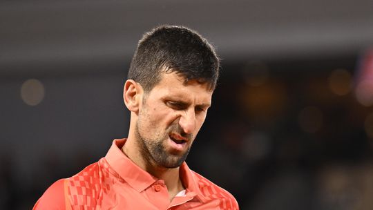 Novak Djokovic onderbreekt op Wimbledon persconferentie van toptennisster: 'Ga nou eindelijk eens weg'