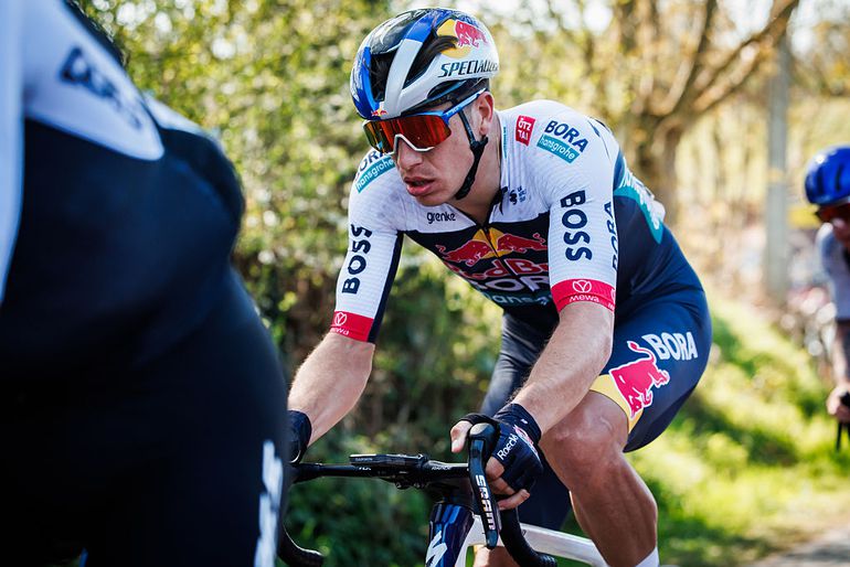 Danny van Poppel klopt Olav Kooij met fotofinish tijdens NK wielrennen op de weg