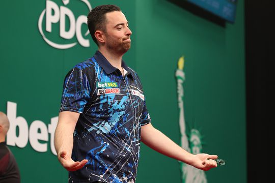 Toeschouwer zorgt voor blessure bij topdarter Luke Humphries: 'Dat deed echt pijn'