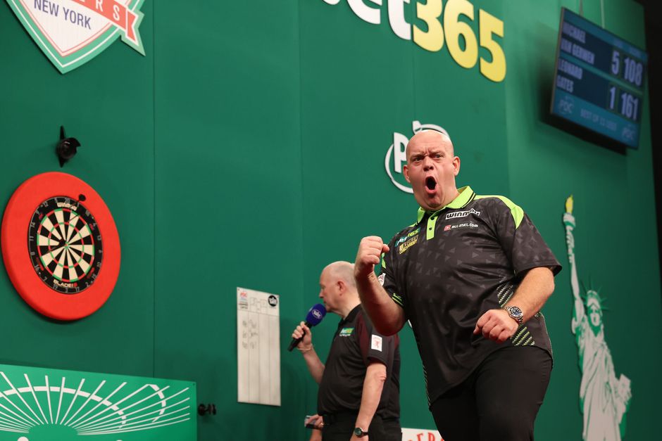 Michael van Gerwen maakt na relatiebreuk indruk tijdens comeback: topdarter laat zich zien in New York
