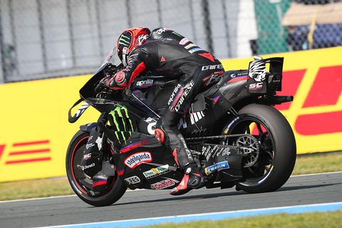 Bizarre beelden bij TT Assen: akelige crash krijgt opmerkelijke afloop