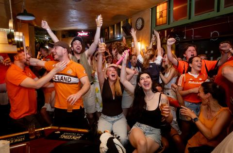 Bizarre kijkcijfers verwacht voor nachtelijk duel Nederland - Marokko op WK: 'Voor minder doen we het niet'