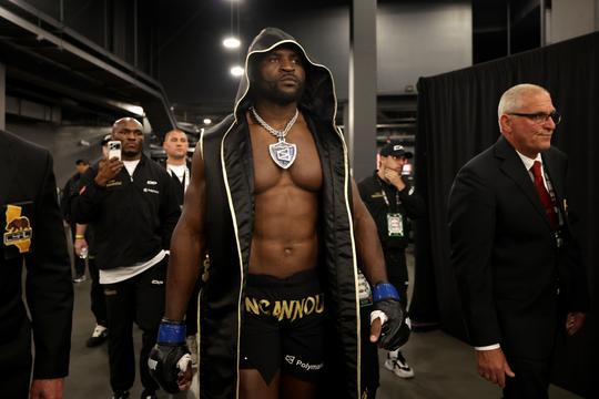 Ex-kampioen UFC daagt Rico Verhoeven openlijk uit: 'Ik wil met hem vechten, boksen of MMA'