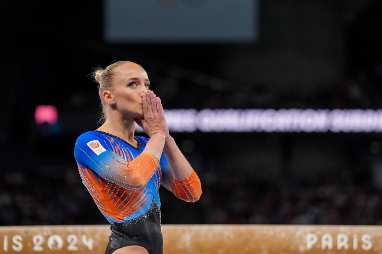 Nederlandse turnsters komen in Parijs half punt tekort, Naomi Visser sleept er nog net een meerkampfinale uit