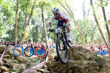 Goud met een klein oranje randje voor huilende Française op de mountainbike: 'Wat is er gebeurd?!'