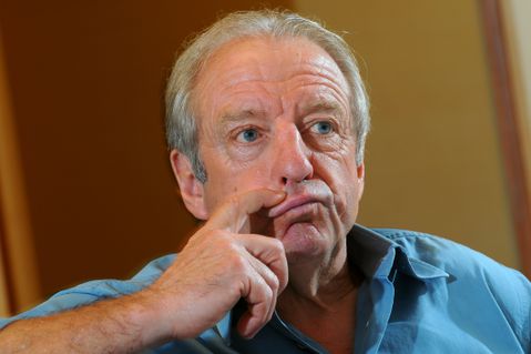 Legendarische wielercommentator in tranen door eerbetoon na overlijden van dochter: 'We hopen dat het troost brengt'