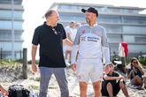 CEO Fernando Carro en trainer Erik ten Hag nog lachend op het strand in Brazilië. ©Getty Images.