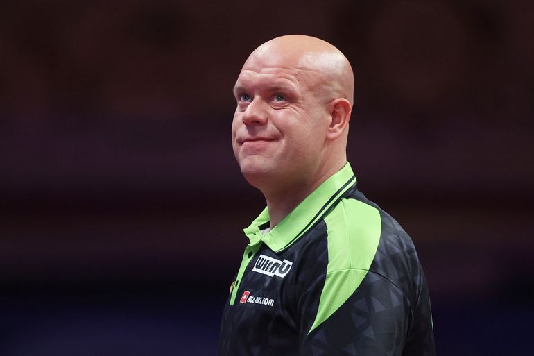 Topdarter Michael van Gerwen op schrikbarende 113e plek: 'Dat is wel een dingetje'