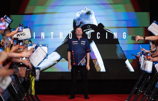 Toekomst van dartslegende Raymond van Barneveld hangt aan zijden draadje: 'Dan houdt het op'