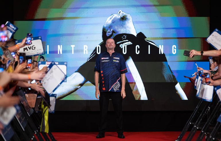 'Dan houdt het op': kan dartslegende Raymond van Barneveld het allemaal nog wel aan?