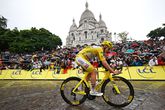 Tadej Pogacar tijdens de iconische beklimming van de Montmartre. ©Getty Images