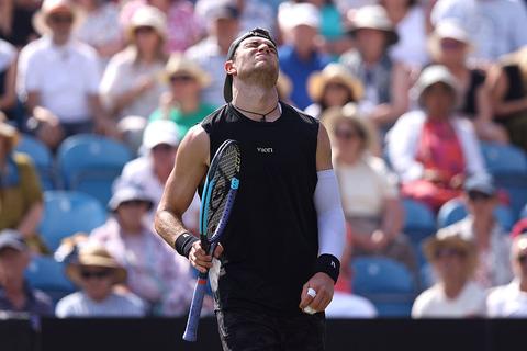 Geplaagde toptennisser (24) deelt openhartig bericht na zware periode: 'Niets anders dan tegenspoed'