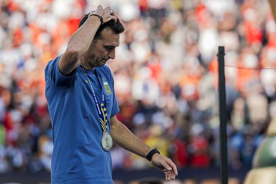 Bondscoach van Lionel Messi doorbreekt stilte na verloren WK-finale met Argentinië: 'Het spijt me'