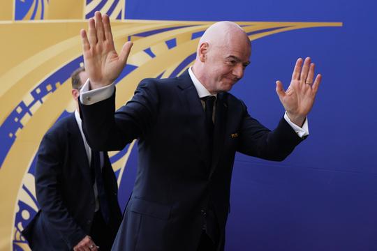 Chris Woerts doet boekje open over 'bescheiden salaris' FIFA-baas Gianni Infantino