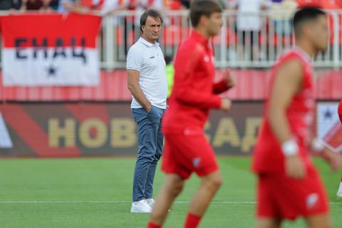 Tegenstander Ajax wisselt plots van trainer, vlak voor return in Amsterdam: 'Ik prijs hem voor zijn moed'