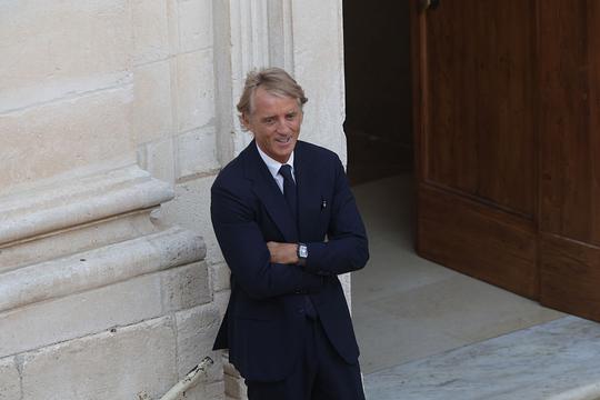 Voetbalgrootmachten Italië (na soap) en Frankrijk presenteren op dezelfde dag nieuwe bondscoach