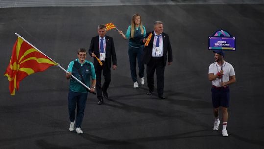 Vier landen hebben Parijse vrijwilligers als vlaggendragers tijdens openingsceremonie Paralympische Spelen