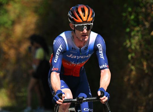 Eddie Dunbar troeft drie Nederlanders af in elfde etappe Vuelta, leider Ben O'Connor krijgt flinke tik