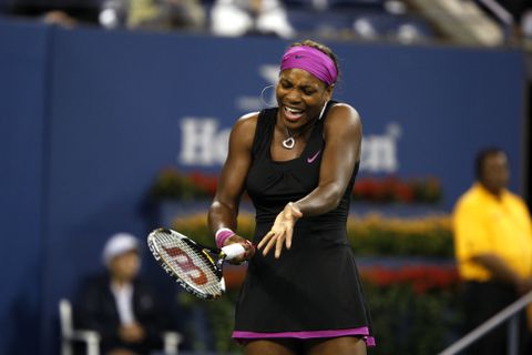 Tennislegende Serena Williams volledig uit haar plaat op de US Open: 'Ik duw die bal door je strot'