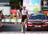 Jay Vine van UAE Team Emirates soleerde naar de etappezege in de Vuelta-rit naar Andorra. ©Getty Images