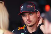 Max Verstappen krijgt advies van Bernie Ecclestone. ©Getty Images