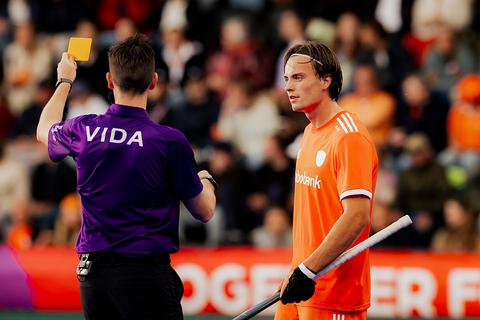 Drama voor Oranje-hockeyers in halve finale op WK: Spanje profiteert optimaal van wangedrag Duco Telgenkamp