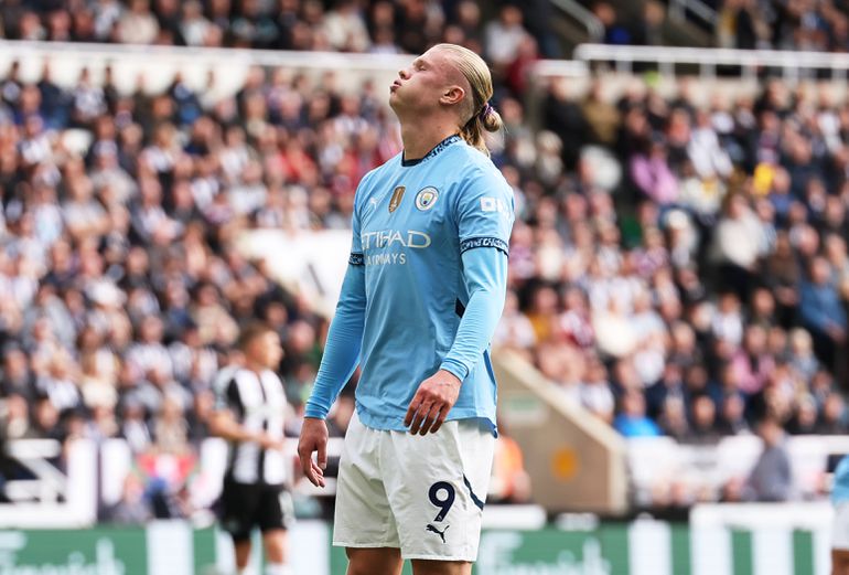 Arne Slot mag lachen na unieke middag Erling Haaland bij gehavend Manchester City