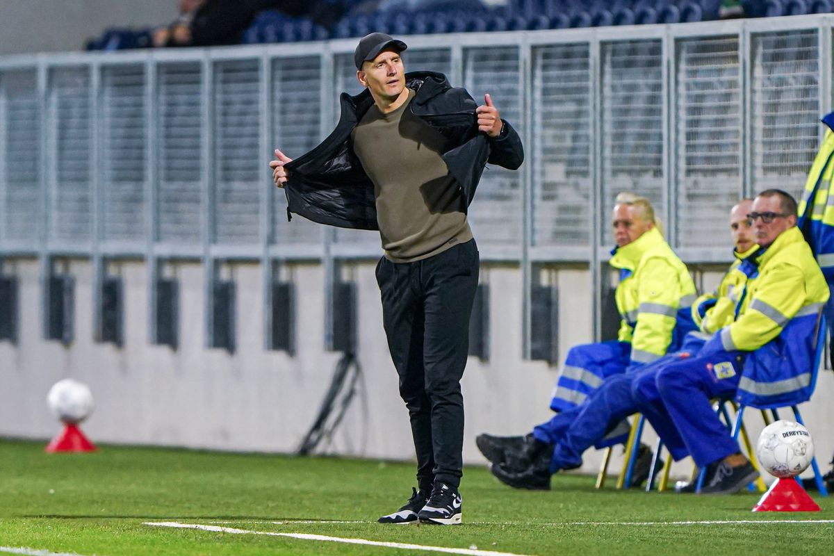 Roda JC-trainer Bas Sibum ergert zich aan 'arrogante' scheidsrechters: 'Het is een schande'