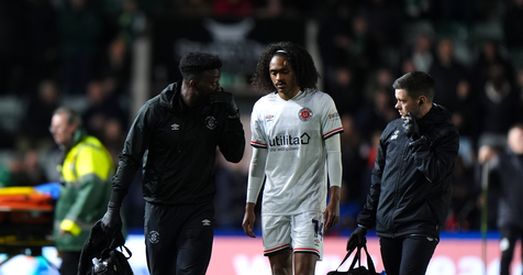 Trainer geeft hoopvolle update over in elkaar gezakte Tahith Chong: 'Hij is weer op de been'