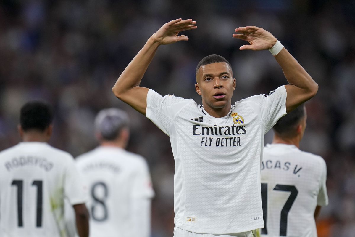 'Vorig seizoen speelde hij hier niet eens': Real Madrid kan volgens Carlo Ancelotti prima zonder afwezige Kylian Mbappé