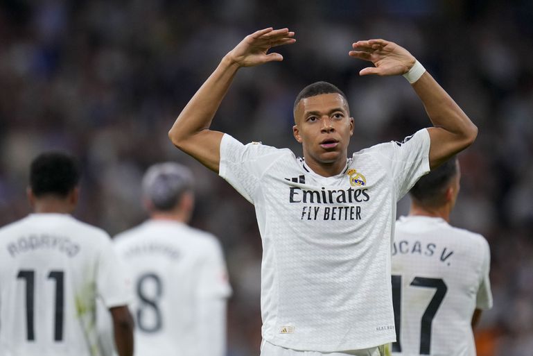 'Vorig seizoen speelde hij hier niet eens': Real Madrid kan volgens Carlo Ancelotti prima zonder afwezige Kylian Mbappé