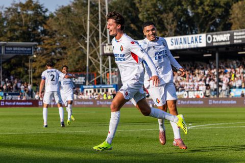 Telstar verslaat na landskampioen ook bekerwinnaar en wint eerste Eredivisie-thuisduel in 47 jaar