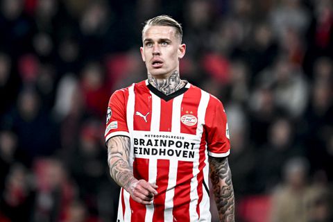 Contractloze topvoetballer (30) neemt genoegen met flink verlies en neemt ingrijpend besluit over villa