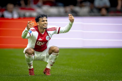 Elftal van John Heitinga met de grond gelijkgemaakt na blamage tegen NAC: 'Dit is Ajax niet meer'