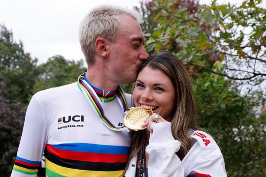 Brandon McNulty ging vlak voor goud op WK wielrennen door diep dal met zijn vrouw: 'Hoe moet ik verder?'