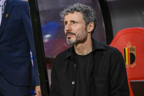 Voetbalicoon Zinedine Zidane gaat uit zijn plaat tegen het België van Mark van Bommel