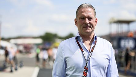 Jos Verstappen houdt zich niet in: 'Waren paar stewards aanwezig die Max sowieso niet lekker liggen'