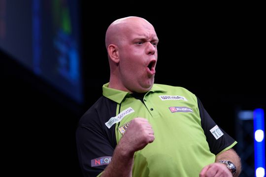 Topdarter Michael van Gerwen in de wolken met vernieuwd toernooi: 'Dit is fenomenaal'