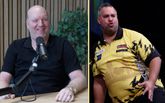 Vincent van der Voort moest erg lachen om het gele shirt van Jermaine Wattimena, maar wil zelf ook dolgraag in een voetbalshirt darten. ©Sportnieuws.nl/PDC Darts, beeldbewerking SN.