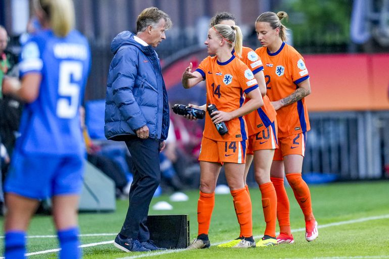 Overvolle speelkalender raakt ook Oranje Leeuwinnen: 'Dat baart me wel zorgen'