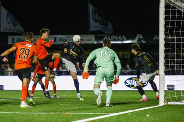 Woede bij Vitesse na 'onverklaarbare' actie scheidsrechter tijdens dramatisch bekerduel tegen amateurs