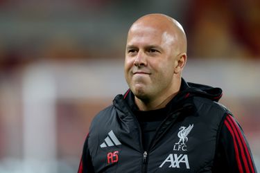 Ruud Gullit legt vinger op de zere plek bij Arne Slot en Liverpool: 'Dat is niet lekker voor een elftal'