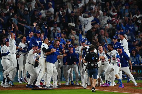 Historische honkbalthriller krijgt sensationeel einde: fans gaan volledig uit hun dak na marathonduel